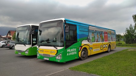 Janovice, škola (spolu s 1TK 3803), 7/2021, foto Otto Křivoň